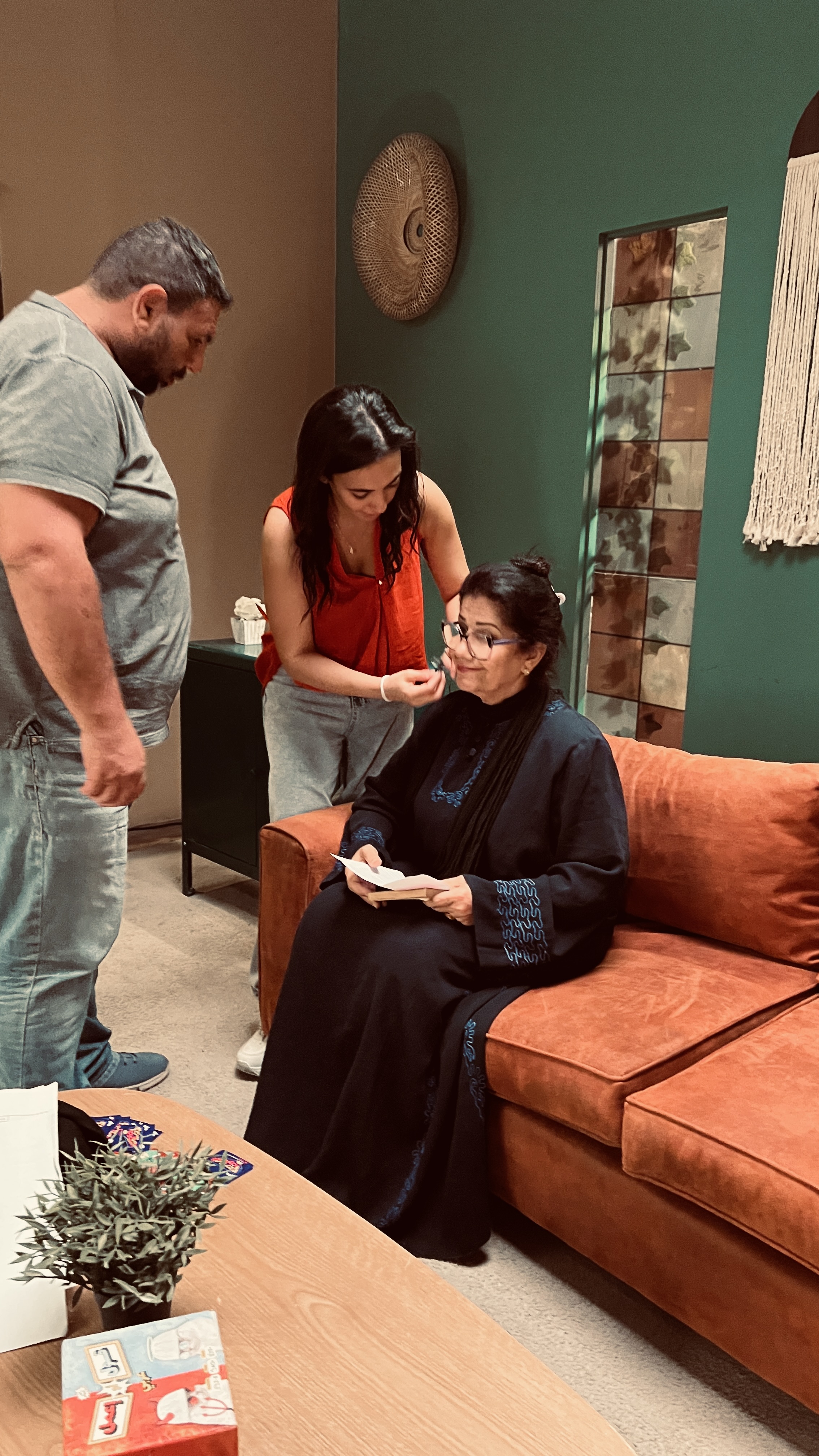 Biji on set