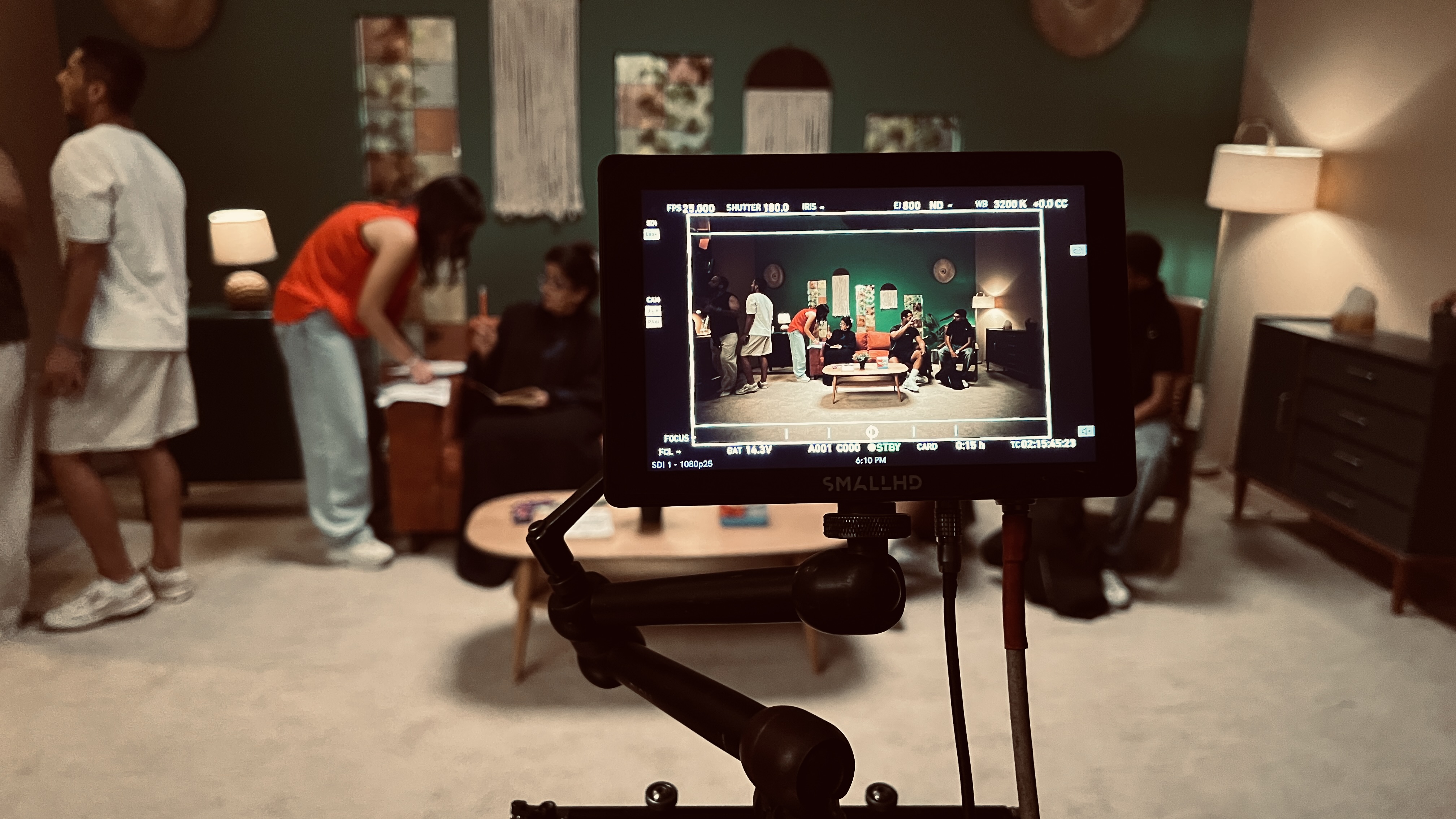 Biji on set