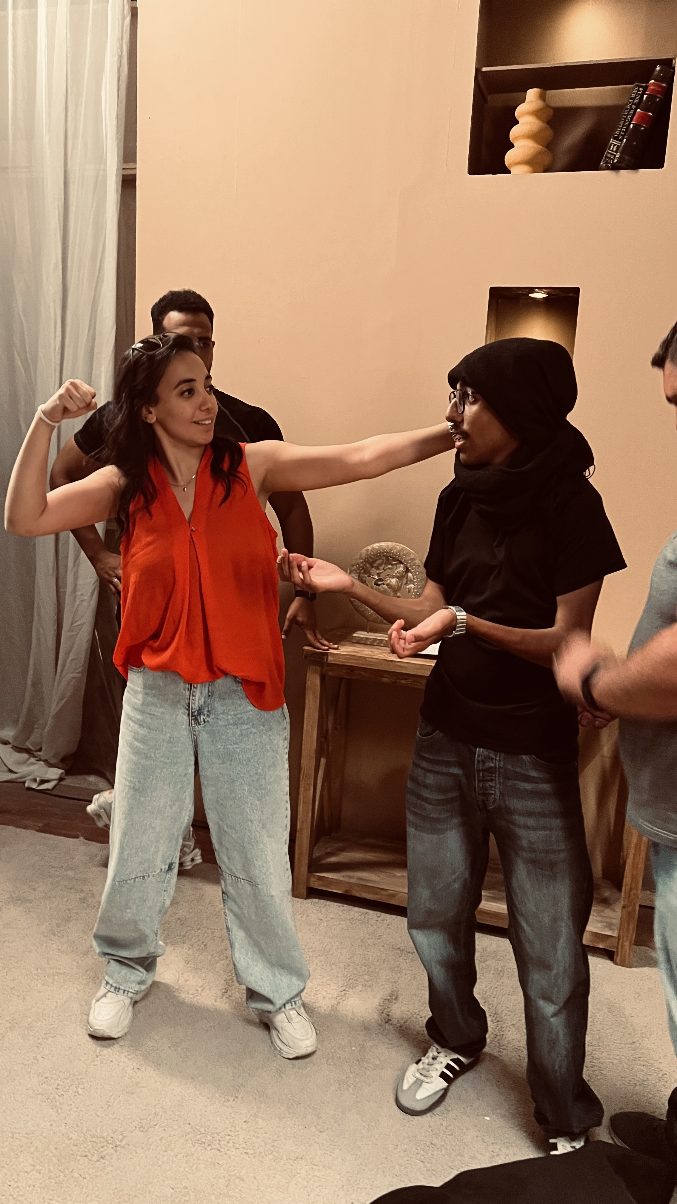Biji on set