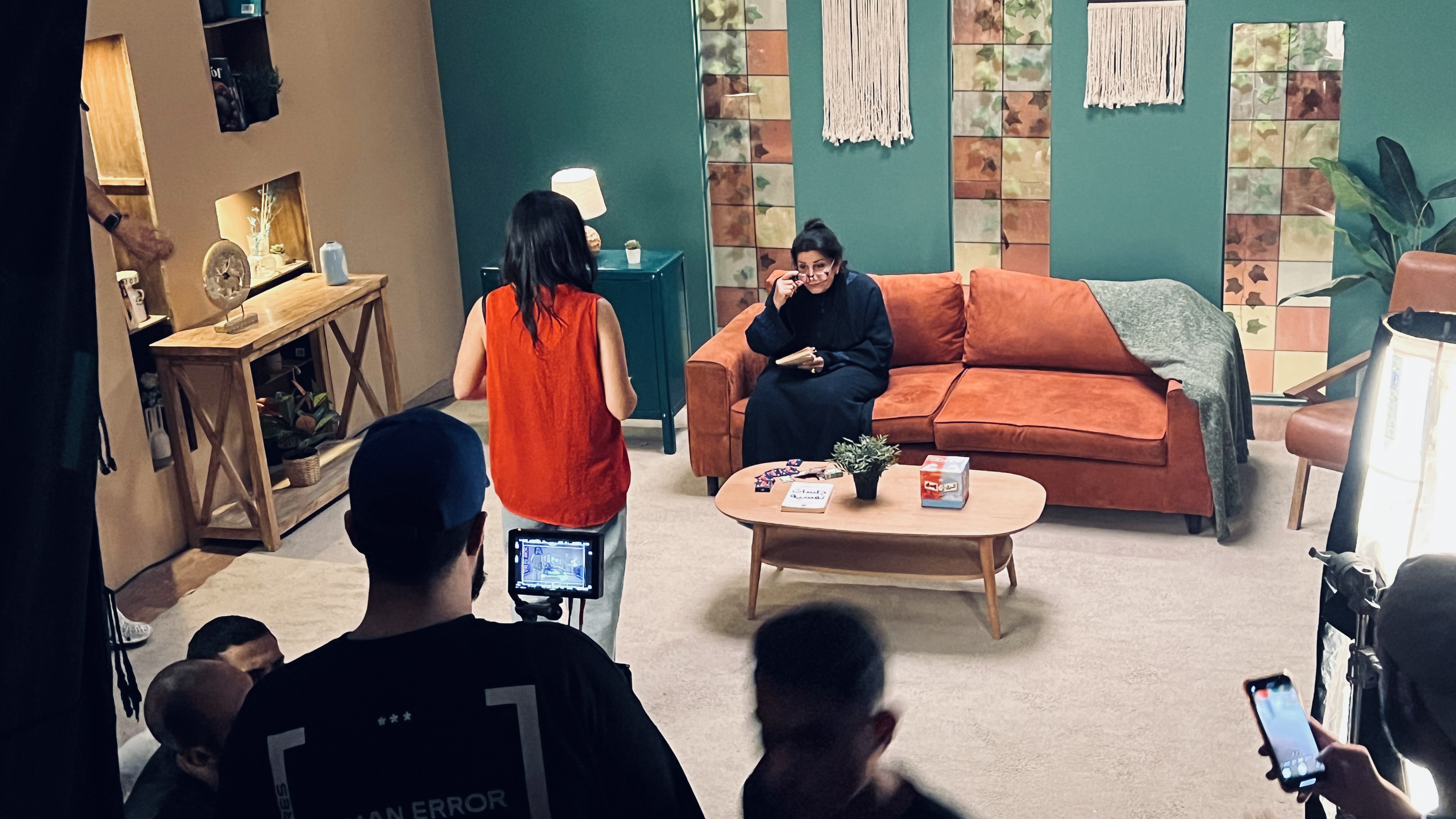 Biji on set